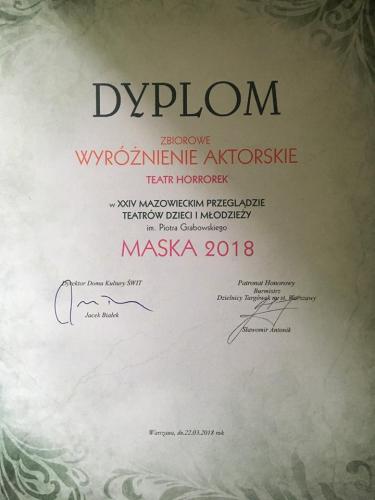 2018-04-maska-horrorek-zbiorowe